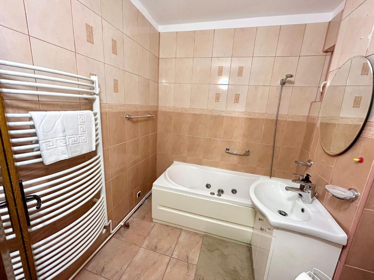 Jad - Familiy 4 Rooms Apartment - Near Forest And Historic Center - Racadau Брашов Екстер'єр фото